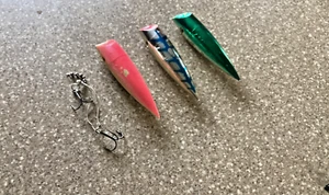 DE COLECCIÓN TRES (3 LUHR JENSEN JPlugs Colores Surtidos 5 1/2”) con Arnés de Un Gancho - Imagen 1 de 4