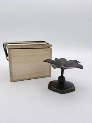 Caja de madera vintage Futaoki reposapiés con incrustaciones de plumas doradas Wada Minosuke Foto 1 de 4