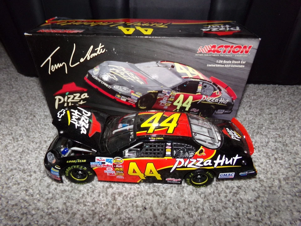 1/24 TERRY LABONTE #44 PIZZA HUT CWB  2005 ACTION NASCAR DIECAST 1 OF 144 MADE - Image 1 of 4