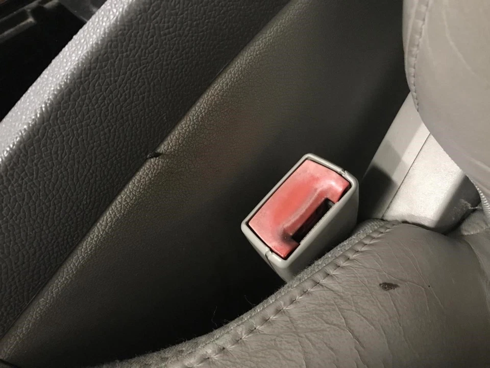 Seat Belt Front Bucket Driver Buckle Fits 10-12 ACADIA 2408790 — 第 1/1 张图片