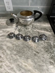Vintage Mirro Aluminum Teapot With 5 Tea Infusers and 5 Infuser Resting Plates - Picture 1 of 11