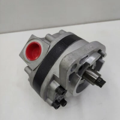 163K1033 (194KB1JX-L) Danfoss/QCC Gear Pump - Image 1 of 4
