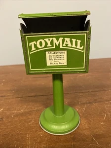 Vintage HullCo Toys Miniatur Blech lithographiert grüner Briefkasten ~ TOYMAIL ~ 6" - Bild 1 von 7