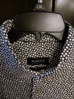 New BUGATCHI 8 Way Stretch Shirt (Sz: Large) Black/White Flowers Beautiful Print - Image 1 of 4
