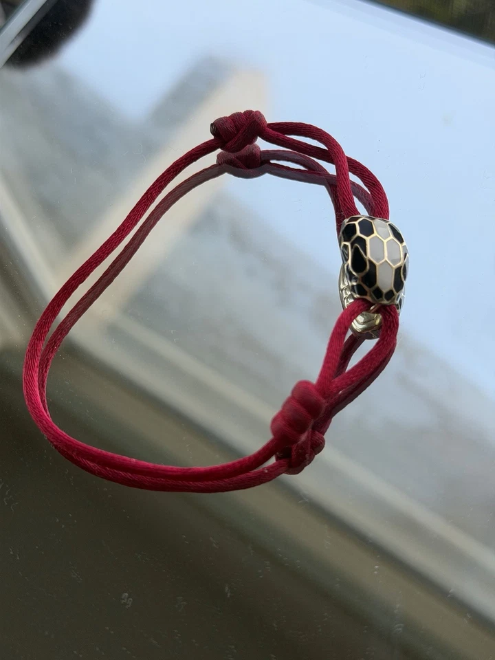 Pulseira vermelha Bulgari com miçangas pretas e brancas - Imagem 1 de 4