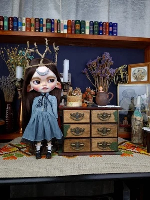 Muebles para muñecas — Cómoda para muñecas estilo vintage para Blythe, Pullip y otras muñecas Foto 1 de 4