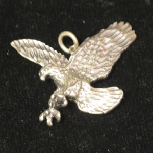 1" Vintage --- Silver Eagle Pendant --- Lot 1400 - Picture 1 of 2