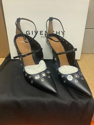 Zapatos de salón Givenchy negros adornados con ojales nuevos tallas 37,38,5,40 Foto 1 de 4
