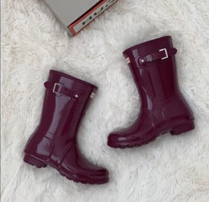 Botas de lluvia Hunter originales cortas violeta brillante talla 6 nuevas con caja - Imagen 1 de 4
