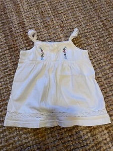 kleid, trägerkleid, weiẞ mit Bestickungen, gr. 86, - Bild 1 von 4