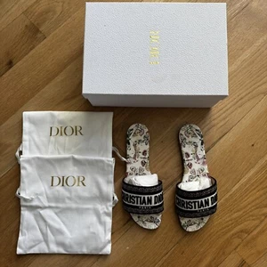 Nuevas Sandalias Dior Dway Slides Rosa Negro Mariposa Talla 38 $750 Nuevas en Caja - Imagen 1 de 5