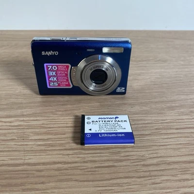 Sanyo VPC-T700EXBL 7.0MP Digital Compact Camera 3x Optical Zoom Blue - Tested - Image 1 of 4