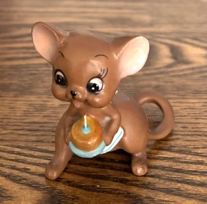 Josef Originals braune Maus mit Geburtstagstorte Kerze Vintage orig Etikett 2,5" hoch - Bild 1 von 14