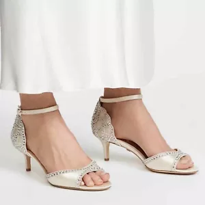 Badgley Mischka Gillian Ivory Ankle Strap Kitten Heels Womens 9.5 - Picture 1 of 14