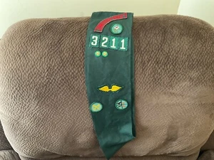 Vintage Girl Scouts Sash Patches Badges Troop 3211 Connecticut Trails - Picture 1 of 5