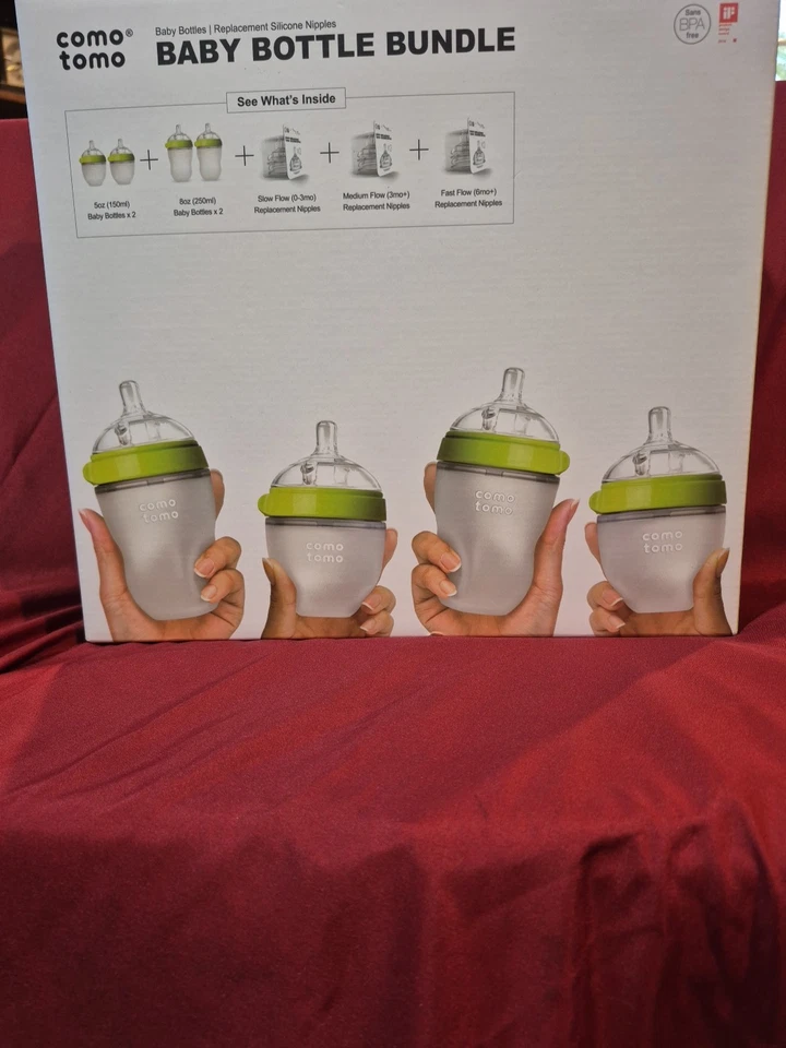 New Comotomo  Green Baby Bottle Bundle Gift Set 2 - 5 Oz. 2 - 8 Oz. 6 Nipples  - Image 1 of 2