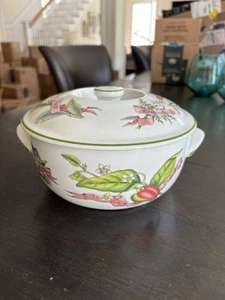 Royal Worcester "Country Kitchen"  Round Covered Casserole Baking Dish  1978 - Picture 1 of 7