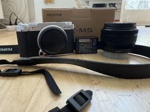 Fujifilm X-M5 (silber) inkl. Kitobjektiv XC 15-45 - Bild 1 von 5