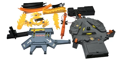 Vtg Hotwheels LOT:Fireball Matel Playset & Motorized Power Booster as Misc Parts - Image 1 of 4