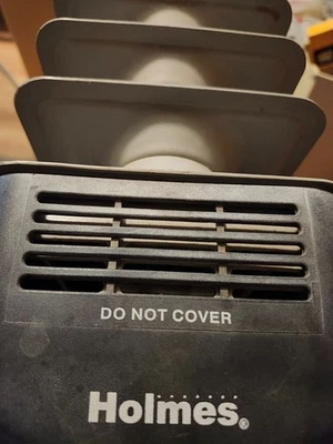 Holmes 1500 watts Oil-Filled Gray radient Heater on casters - Image 1 of 4