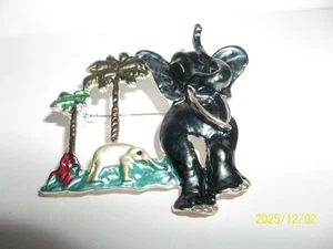 Betsy johnson palm beach elephant pendent 20" necklace 6.8 grams - Picture 1 of 5