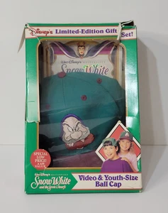 Disney Snow White 7 Dwarfs Ltd Ed Gift Set Video VHS Youth Cap NEW OPEN DMGD BOX - Imagen 1 de 24