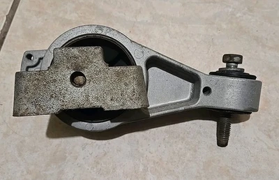 1999-2009 Front  Upper Engine Mount For Dodge Neon Chrysler PT Cruiser 2.0L 2.4L - Image 1 of 4