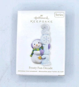 Muñeco de nieve Hallmark Ornament 2012 Frosty Fun Decade - Imagen 1 de 3