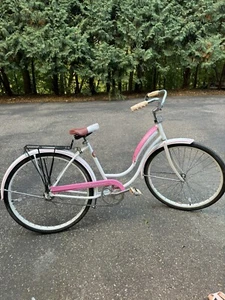 Vintage 1970’s Schwinn 26" Women’s Cruiser Bicycle, many new parts, new tires. - Picture 1 of 22