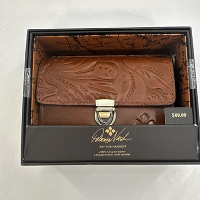 Cartera Patricia Nash Tooled Cuero Repujado Marrón Dorado Herrajes Llavero Hangoff Foto 1 de 4