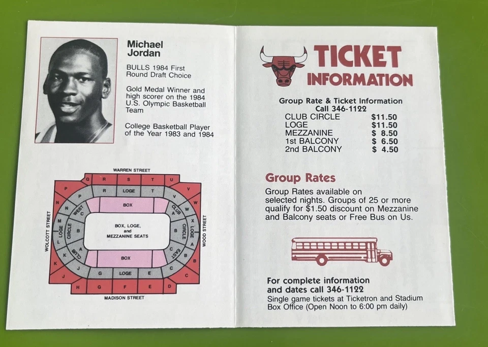 Calendario de bolsillo de los Chicago Bulls 1984-85 Michael Jordan primera ronda selección del draft Foto 1 de 4