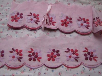 220 cm de galon fin brodé de fleurs ancien  largueur 9cm - Photo 1/4