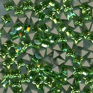 4401 4 P *** 20 strass Swarovski vintage carrés 4mm PERIDOT - Foto 1 di 4