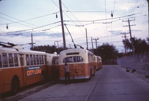 Trolebús Milwaukee & Suburban Transit Kodachrome Original Kodak Slide - Imagen 1 de 1