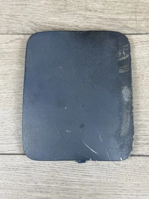 Cubierta de acceso amortiguador trasero Ford Mustang 1987-1989 Foto 1 de 2