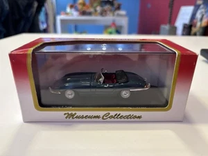 1/43 KYOSHO JAGUAR E-TYPE Coupé (Bleu) #03062B 1 de 4 200 - Photo 1/6