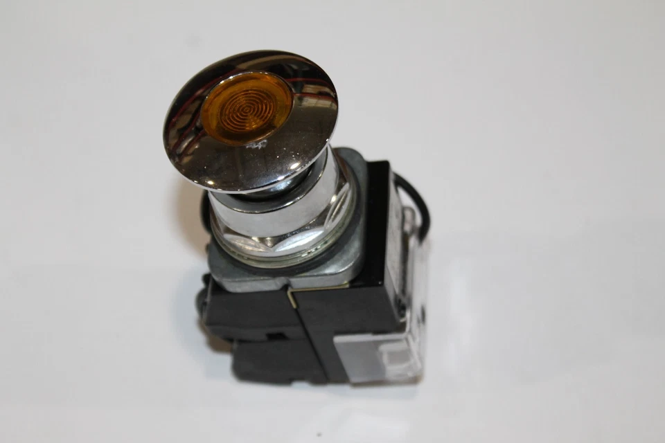 Siemens 52PE3G9U, Push-Pull Iluminado, 120V CA, Ámbar Foto 1 de 4