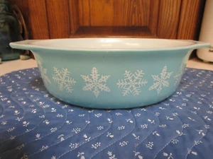 Pyrex Snowflake Turquoise 1.5 Oval Casserole Dish - Picture 1 of 24