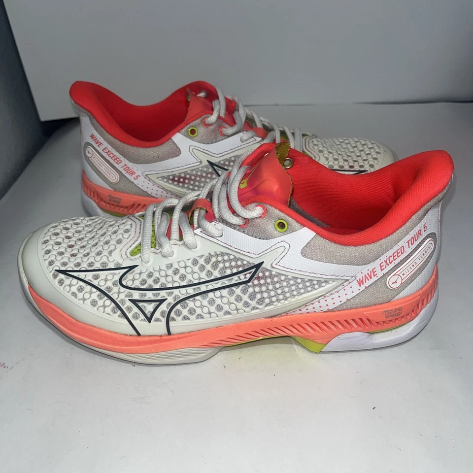 🔥ZAPATOS PARA CANCHA DE TENIS MIZUNO WAVE EXCEDER TOUR 5 MUJER Talla 8 AJUSTE CORAL BLANCO Foto 1 de 4