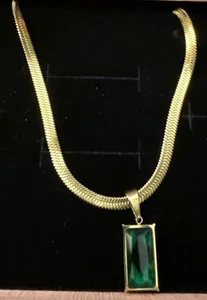 Collar Caja Rosa Tono Dorado Con Dije Tipo Esmeralda - Imagen 1 de 8