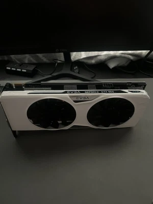 Tarjeta de gráficos EVGA NVIDIA GeForce GTX 960 4 GB GDDR5 - ‎04G-P4-3967-KR Foto 1 de 3