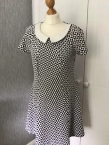 Yumi Size 14 Short Sleeved Black/white Knee Length Dress With Small Collar - Picture 1 of 3
