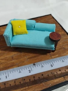 Casa delle bambole miniatura fatta a mano 1:24 divano 2 posti con cuscini (sedile amore) - Foto 1 di 5