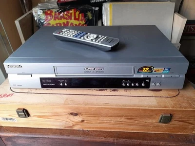Videoregistratore Panasonic NV-FJ623 con telecomando - Immagine 1 di 4
