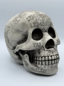 Ouija Symbole Totenkopf Skelett Kopf Halloween Figur realistisch lebensecht gruselig - Bild 1 von 7
