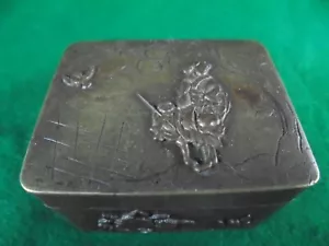 ANTICO GIAPPONESE METALLI MISTI SCATOLA BRONZO FANTASIA CON COPERCHIO APPLICATO METALLO-PATINA - Foto 1 di 7