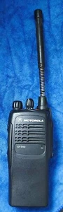 MOTOROLA GP340 PW302C analoges tragbares Funkgerät - Bild 1 von 3
