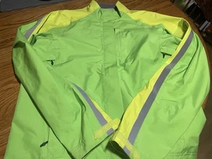 Novara Lightweight Reflective Cycling Jacket Neon Green Size Medium - Picture 1 of 2