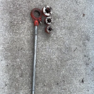 RIDGID 11-R Manual Ratchet Pipe Threader Head With 3 Dies (1”, 3/4” & 1/2” Dies) - Picture 1 of 7