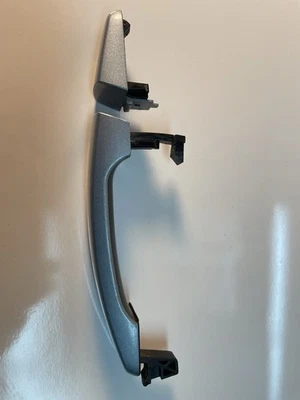 manija puerta trasera izquierda plateada gm gmc terrain 2015 Foto 1 de 4